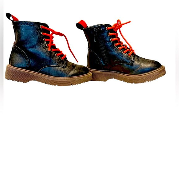 TUCKER & TATE Black Noah Lace Up Boots with Red Shoelaces | 7D | Preowned - Picture 1 of 6